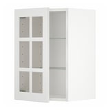 Un mobile da cucina METOD bianco con ante in vetro, caratterizzato da un design moderno e pulito.