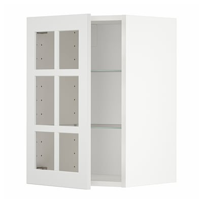 Un mobile da cucina METOD bianco con ante in vetro, caratterizzato da un design moderno e pulito.