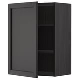Moderno pensile in legno nero con un ripiano aperto, caratterizzato da eleganti bordi smussati e finitura scura.