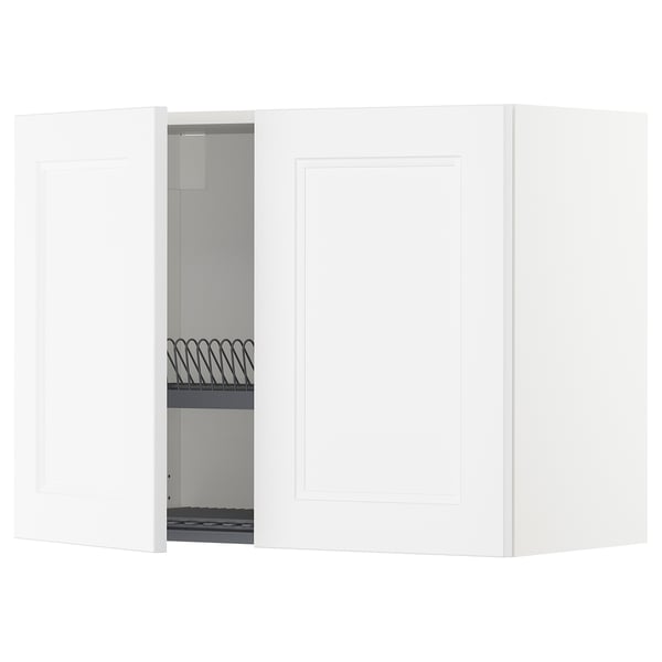 Mobile da cucina METOD bianco con porta a giorno che rivela ripiani e scolapiatti.