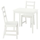 Un set da pranzo NÄSINGE bianco con un tavolo quadrato e due sedie con schienale a scala.