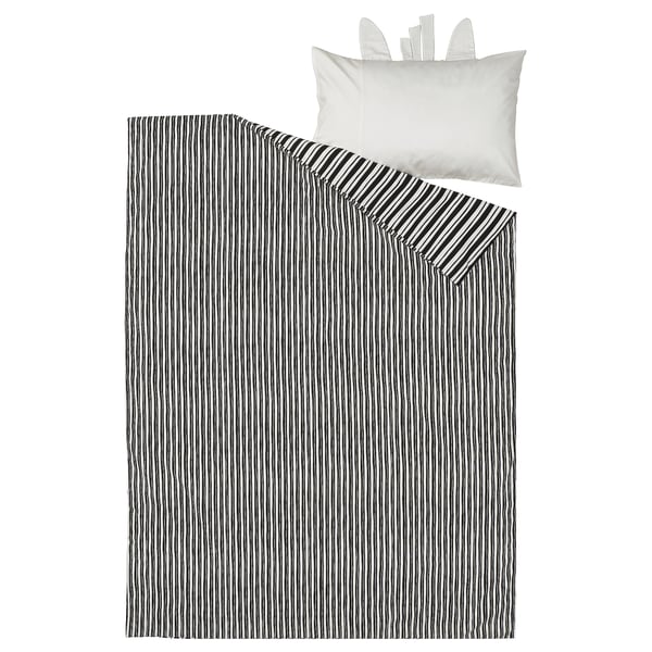 Questa immagine mostra un set copripiumino a righe bianche e nere a tema zebrato, realizzato in misto cotone, con chiusura a cerniera e un unico cuscino bianco.
