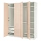 Armadio beige ikea PAX con ripiani e cassetti regolabili, design moderno e minimalista.