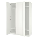 Un armadio ikea PAX bianco con ante aperte, dotato di ripiani e appendiabiti all'interno.