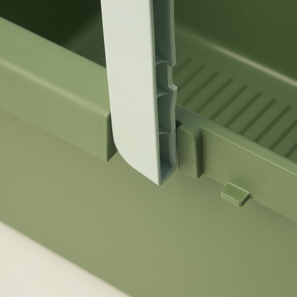 Primo piano dei secchi verdi PEPPRIG manico robusto e base strutturata, che mostra qualità e design.