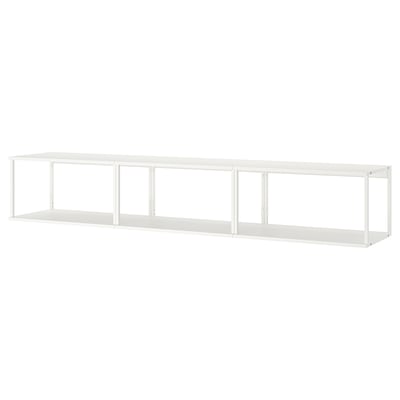 Un mobile contenitore PLATSA bianco, una versatile mensola in metallo con vani a giorno, adatta a diversi spazi.