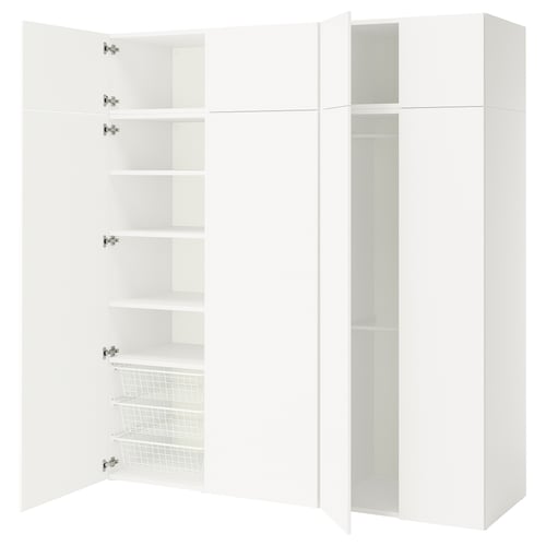 Un mobile contenitore PLATSA bianco con ripiani regolabili e cestelli in filo metallico dal design minimalista e moderno.