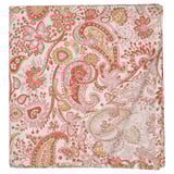 Questa immagine è il lenzuolo piatto RODGERSIA con un vivace disegno paisley nei toni del rosso e del beige, realizzato in morbido tessuto misto cotone e viscosa.