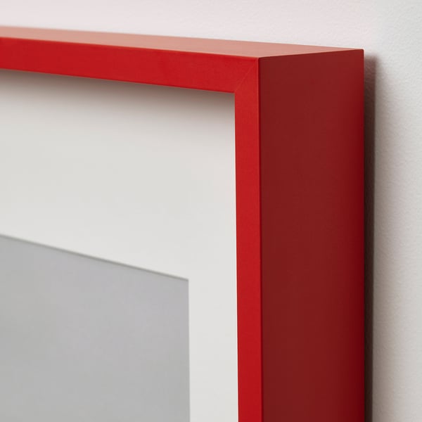 Cornice rossa con bordi lisci e robusti, progettata per visualizzare le foto in modo sicuro.