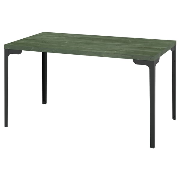 Un tavolo SKÅLSTA verde con piano rettangolare e gambe in metallo nero.