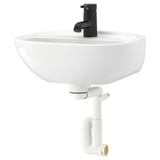 Lavello sospeso bianco, rubinetto nero, design arrotondato.