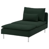 Chaise longue moderna in tessuto verde con gambe in metallo; design elegante.