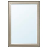 Uno specchio verticale chiamato SONGE con una cornice argentata, caratterizzato da un design decorato e strutturato.