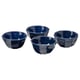 Quattro ciotole in ceramica blu, forma geometrica, colore blu intenso, design semplice.