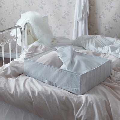 Letto con box contenitore STUK bianco, motivo a griglia grigio, fianchi in tessuto, forma rettangolare.