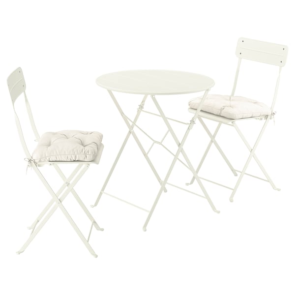 Set da esterno bianco, include tavolo e sedie imbottite, si ripiega.