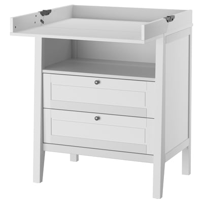 Fasciatoio bianco SUNDVIK, 3 cassetti e ripiano aperto. Design moderno, legno, linee pulite.