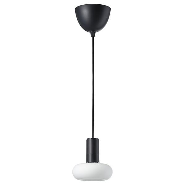 Lampada a sospensione nera con lampadina in vetro bianco, design elegante, cordino per appendere, look moderno, stile minimalista.