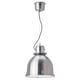 Lampada a sospensione SVARTNORA, argento metallizzato, a forma di cupola con catena regolabile. Design moderno ispirato all'illuminazione stradale danese.
