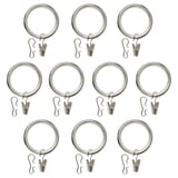 Dodici anelli per tende nichelati, metà con clip, metà con ganci, disposti ordinatamente.