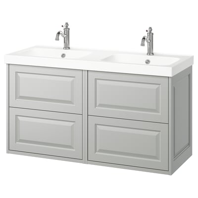 Moderno doppio lavabo in grigio chiaro con doppi lavandini e rubinetti cromati.