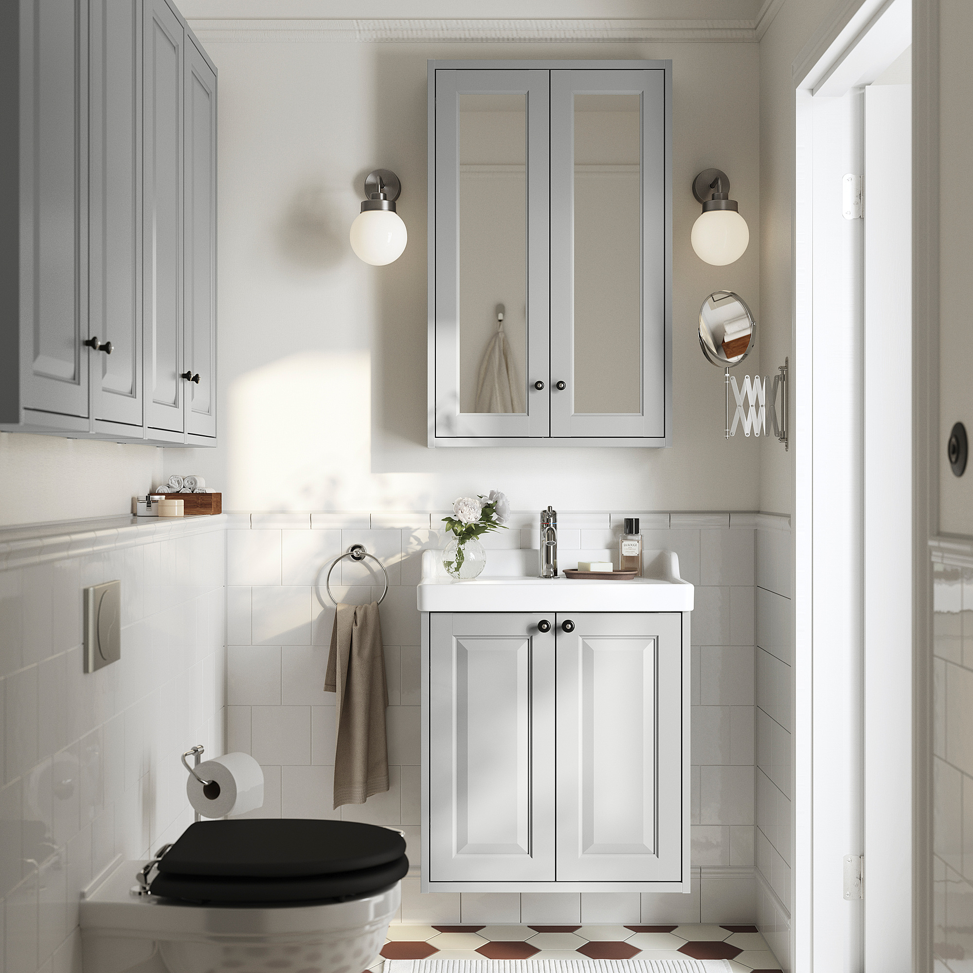 Mobile da bagno grigio, armadio in legno, wc nero, piastrelle bianche.