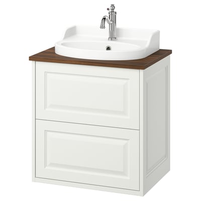 Vanity TÄNNFORSEN bianco con piano in legno, lavello e rubinetto cromato.
