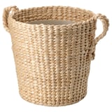 Un cesto intrecciato beige chiamato TÖRNBÄR, realizzato in fibra di banana, ideale per le piante o per la conservazione; Maniglie robuste.