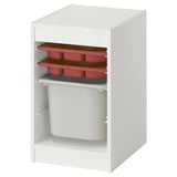 Un mobile contenitore ikea TROFAST bianco con vassoi rossi e cestino bianco.