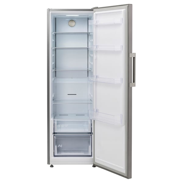 Descriverò brevemente. Frigorifero aperto in acciaio inox con ripiani e cassetti trasparenti su sfondo bianco.