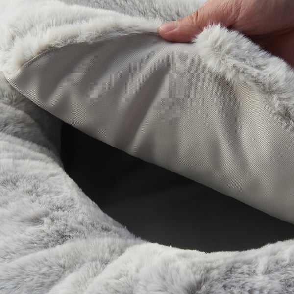 Cuccia rotonda e morbida per le mani con morbida pelliccia sintetica e bordi alti di supporto. Soffice qualità dei materiali e comfort.