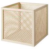 Una scatola portaoggetti VÄLTNING, marrone chiaro, realizzata in legno di pioppo laccato con un disegno a traliccio, perfetta per le scaffalature kallax.