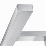 Moderna lampada da bagno in argento.