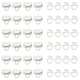 Ganci per tende in plastica bianca, ordinatamente organizzati in file, ideali per appendere tende con sistema VIDGA, creando vari stili di pieghe.
