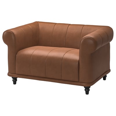 Poltrona VISKAFORS in pelle marrone, forma rotonda, design capitonné.