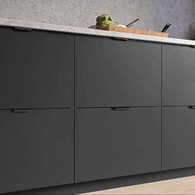 Modern kitchen cabinets with clean, discreet handles, suitable for door thickness 16-19 mm. Screws included for easy assembly.