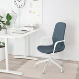 LÅNGFJÄLL Conference chair with armrests, Gunnared blue/white