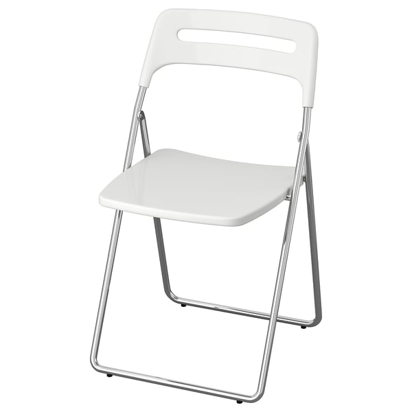 A white NISSE folding chair with a plastic seat and back, supported by a chrome-finished metal frame. Simple and space-saving design.