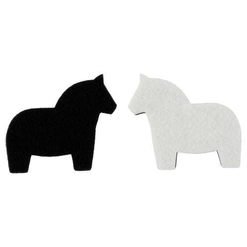 Two HÄSTHAGE sponges, black and white, shaped like a horse, in contrasting colours, made of pet and polyurethane foam.