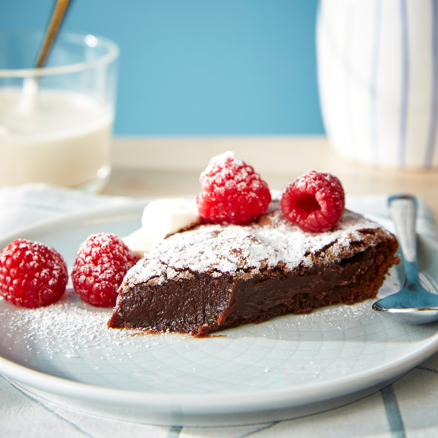 KAFFEREP gooey cocoa and chocolate cake, frozen Rainforest