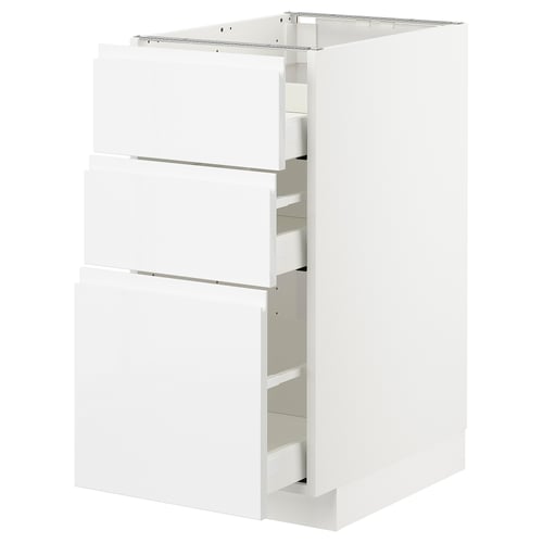 High gloss white METOD kitchen unit with integrated handles.