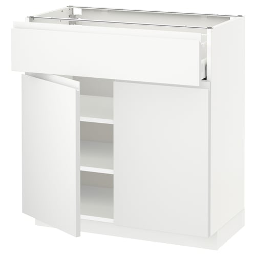 White METOD kitchen cabinet with voxtorp fronts, adjustable shelves, and integrated handles.