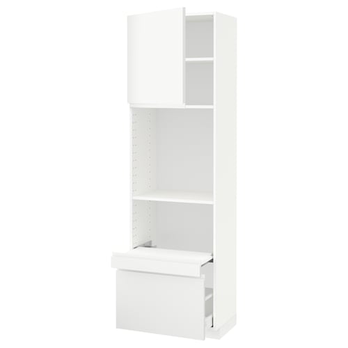 A white METOD kitchen cabinet with adjustable shelves and a pull-out drawer. It a modern and minimalist design.