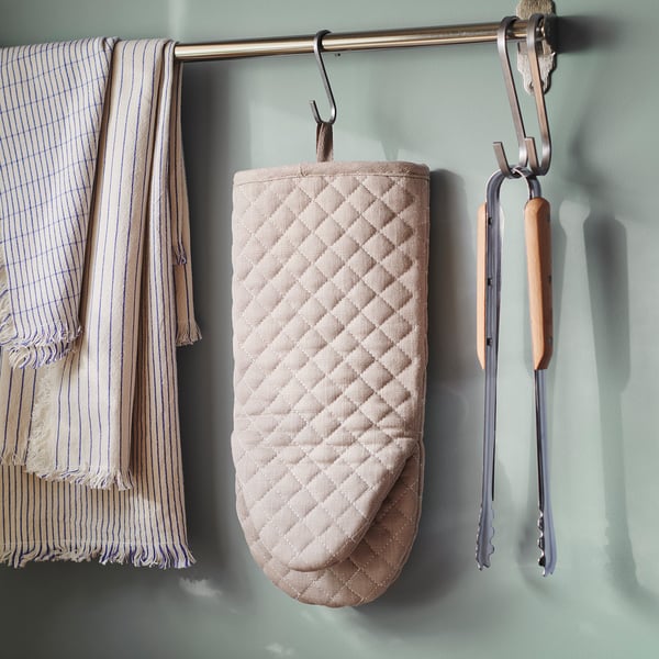 VÄLVÅRDAD Oven glove, beige