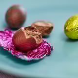 VÅRKÄNSLA Milk chocolate eggs, with hazelnut filling Rainforest Alliance Certified, 250 g