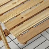 ASKHOLMEN アスクホルメン テーブル＋折りたたみチェア2 屋外用, 折りたたみ式 アカシア材/クローサン ダークブルー, 60x62 cm