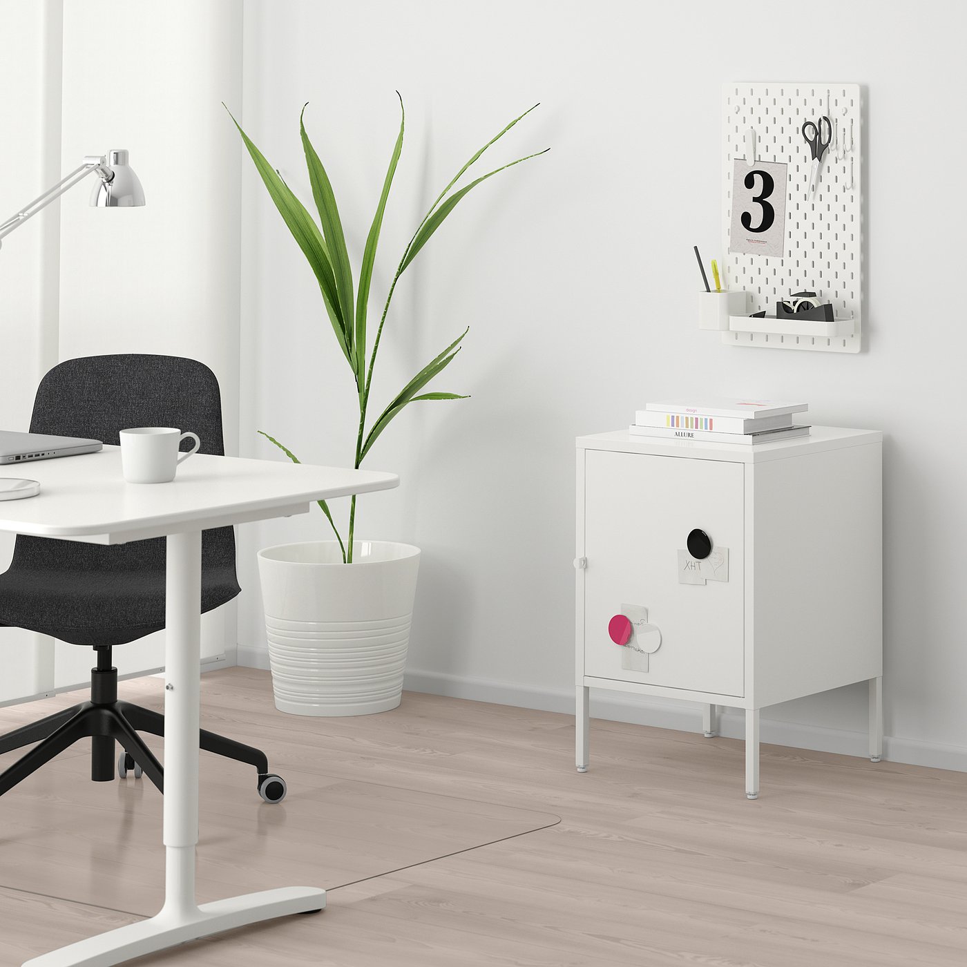 IKEA ヘッラン キャビネット ロッカー 直接の引渡しで五千円引き