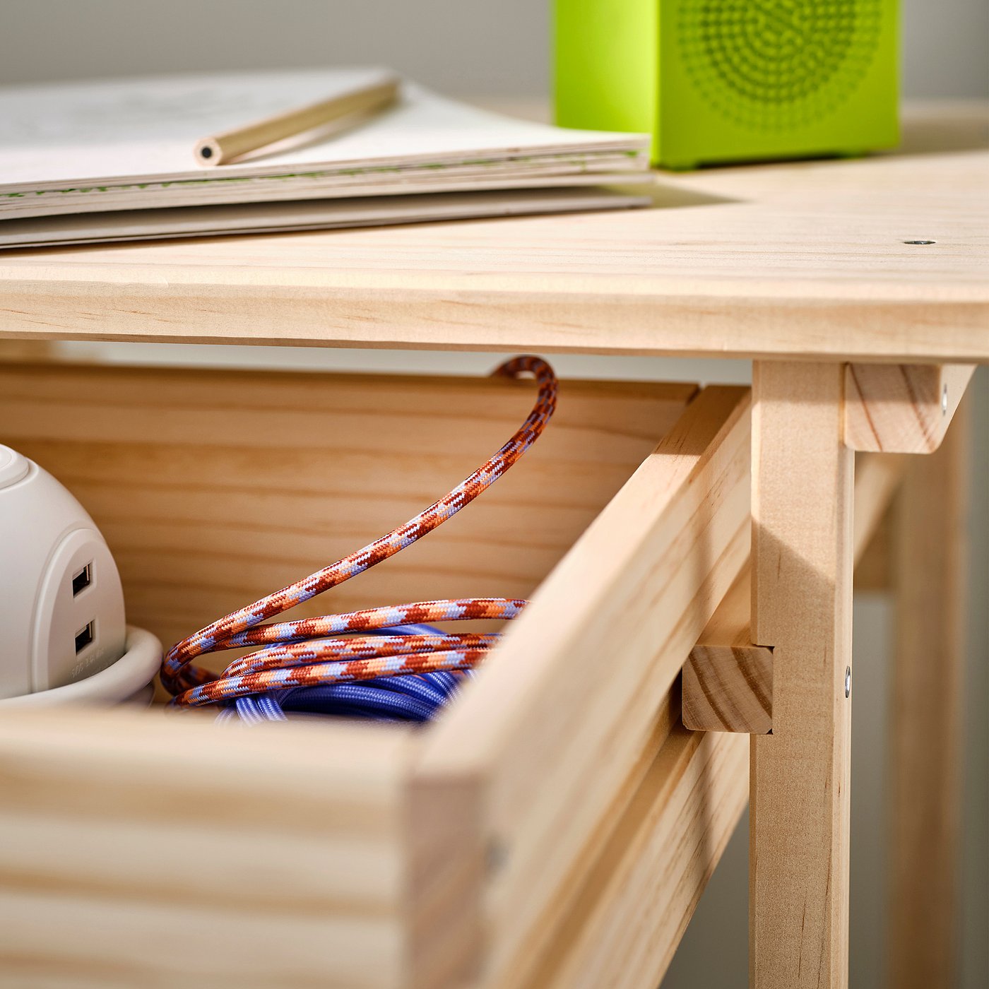 パイン材（パイン）のベッドサイドテーブル・ナイトテーブルの通販 - IKEA