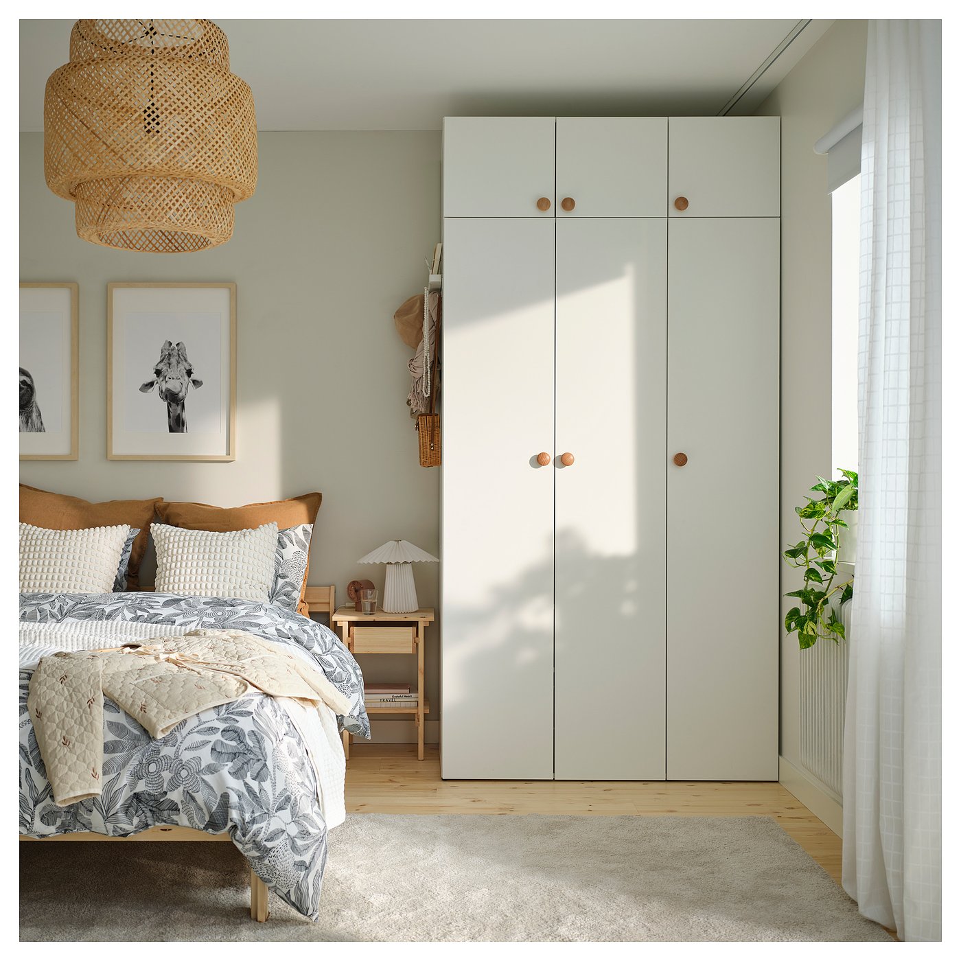 IKEA イケア　クロノーレン　サイドテーブル　パイン材　39x32x55cm KRONÖREN クロノーレン ベッドサイドテーブル, パイン材, 39x32x55 cm