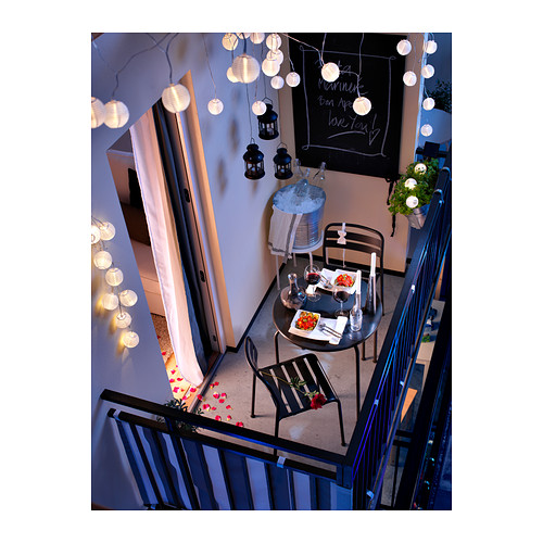 SOLVINDEN 太陽電池式ライトチェーン 16球 IKEA 太陽光を電力に変換するソーラーパネルを使用しているため、環境に優しく、電気代もかかりません どこでも使えます。ケーブルや電源プラグは必要ありません 暗闇で丸い球がきらきらと輝き、明るい雰囲気を演出します